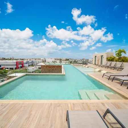 Condo Veronica - Comfortable 2 Bedroom With Rooftop Gym And Pool